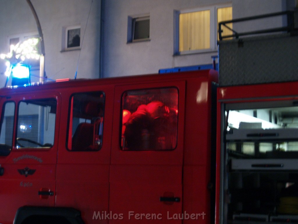 Feuer in Kueche Koeln Vingst Homarstr P668.JPG